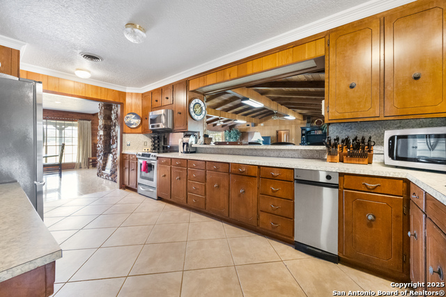 Listing photo id 12 for 617 Ranch Road 2631