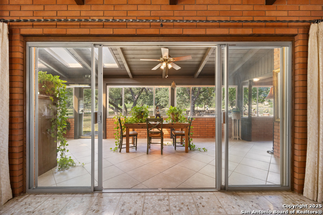 Listing photo id 17 for 617 Ranch Road 2631