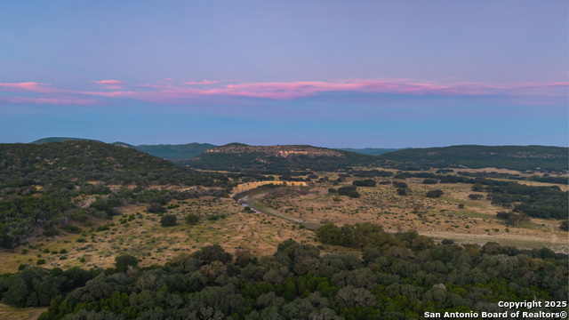 Listing photo id 0 for 617 Ranch Road 2631