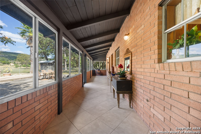 Listing photo id 18 for 617 Ranch Road 2631