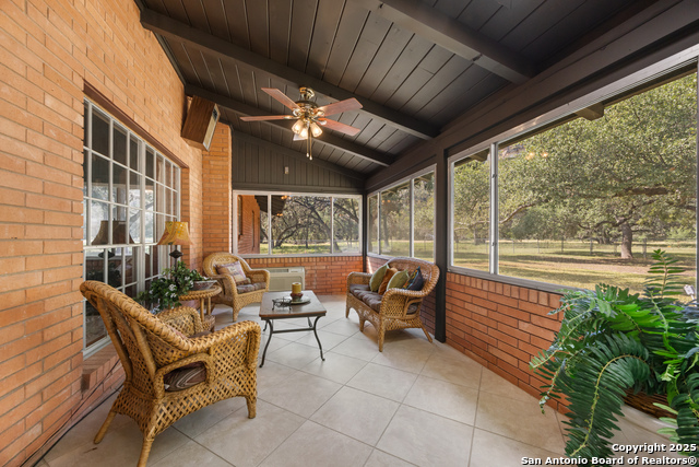 Listing photo id 20 for 617 Ranch Road 2631