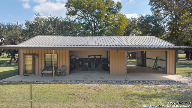 Listing photo id 27 for 617 Ranch Road 2631