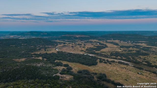 Listing photo id 31 for 617 Ranch Road 2631