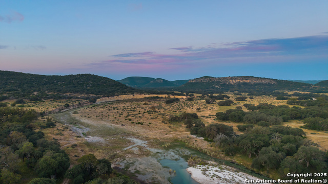 Listing photo id 32 for 617 Ranch Road 2631