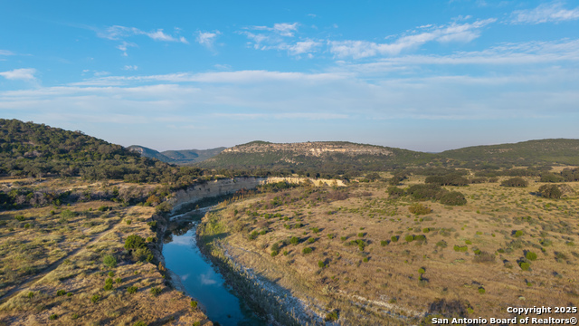 Listing photo id 37 for 617 Ranch Road 2631