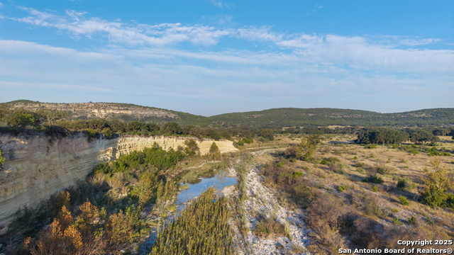 Listing photo id 38 for 617 Ranch Road 2631