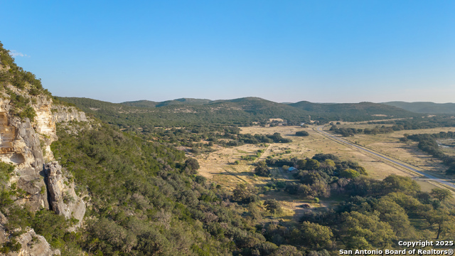 Listing photo id 40 for 617 Ranch Road 2631