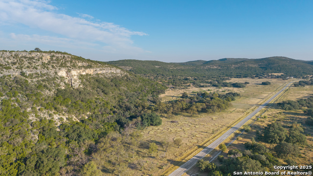 Listing photo id 41 for 617 Ranch Road 2631