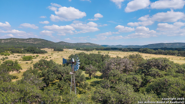 Listing photo id 44 for 617 Ranch Road 2631