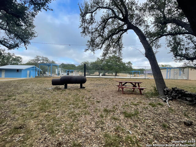 Listing photo id 13 for 749 & 743 Canyon Circle