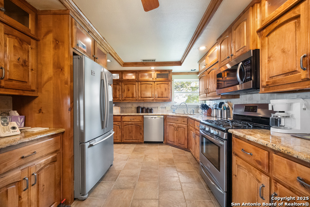 Listing photo id 9 for 1141 Ranch To Market Rd 2631