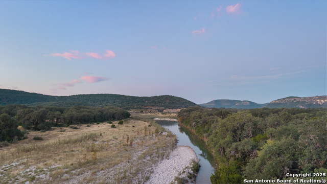 Listing photo id 19 for 1141 Ranch To Market Rd 2631