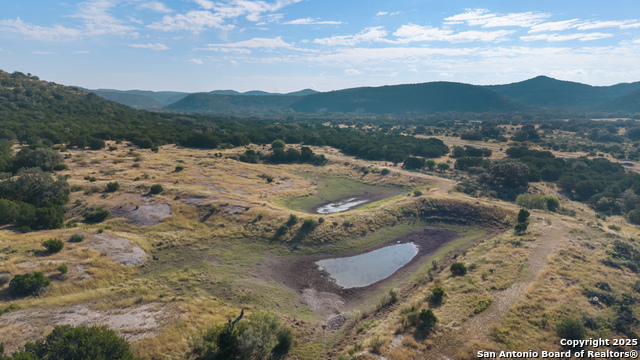 Listing photo id 20 for 1141 Ranch To Market Rd 2631