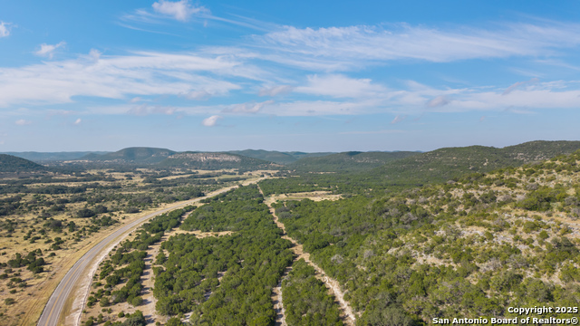 Listing photo id 24 for 1141 Ranch To Market Rd 2631