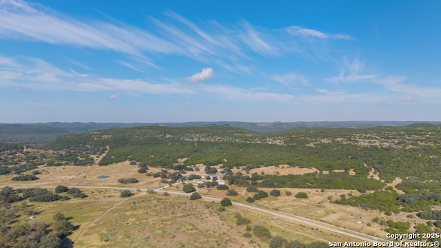 Listing photo id 1 for 1141 Ranch To Market Rd 2631