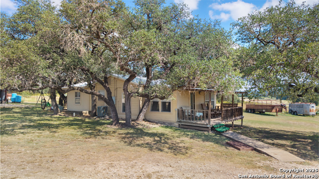 Listing photo id 35 for 1141 Ranch To Market Rd 2631
