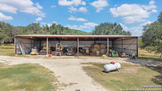 Listing photo id 36 for 1141 Ranch To Market Rd 2631