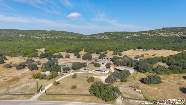Listing photo id 3 for 1141 Ranch To Market Rd 2631