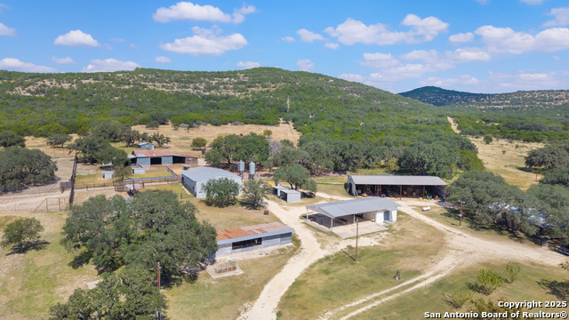 Listing photo id 5 for 1141 Ranch To Market Rd 2631