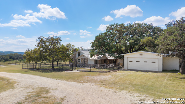 Listing photo id 6 for 1141 Ranch To Market Rd 2631