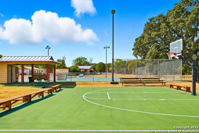 Image 32 of 33 For 418 Tawny Oak