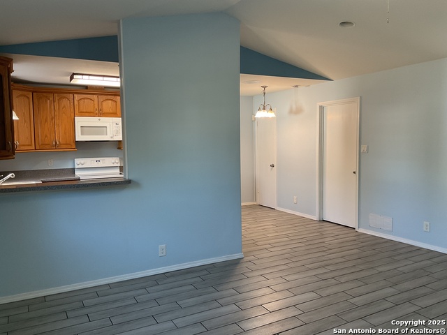 Image 5 of 9 For 7521 Linkmeadow St