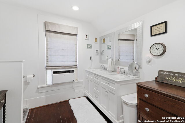 Image 34 of 73 For 426 Milam N