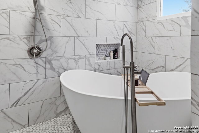 Image 36 of 73 For 426 Milam N