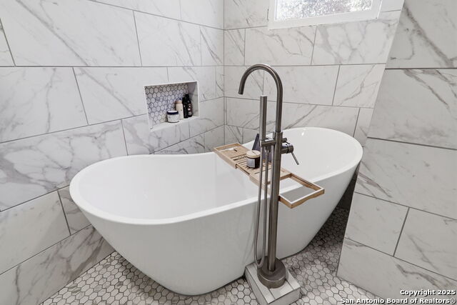 Image 37 of 73 For 426 Milam N