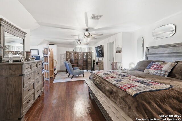 Image 40 of 73 For 426 Milam N