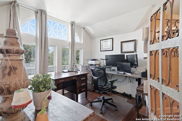 Image 42 of 73 For 426 Milam N