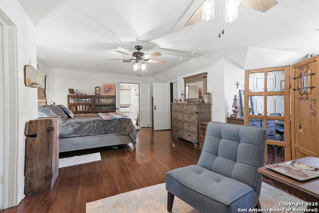 Image 43 of 73 For 426 Milam N