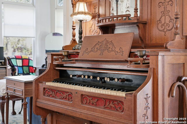 Image 49 of 73 For 426 Milam N