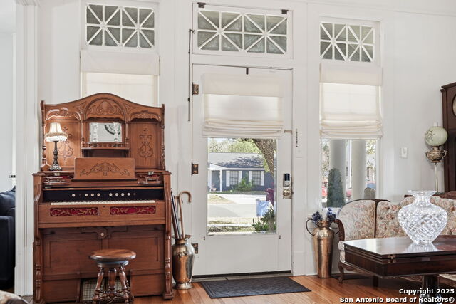 Image 50 of 73 For 426 Milam N