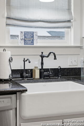 Image 56 of 73 For 426 Milam N