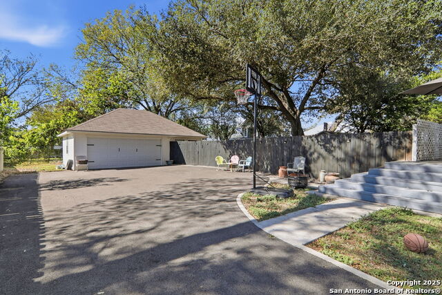 Image 63 of 73 For 426 Milam N