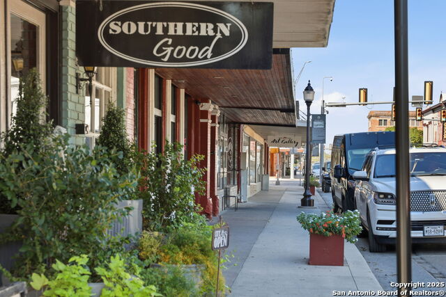 Image 70 of 73 For 426 Milam N