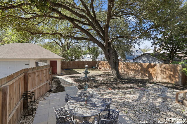 Image 9 of 73 For 426 Milam N