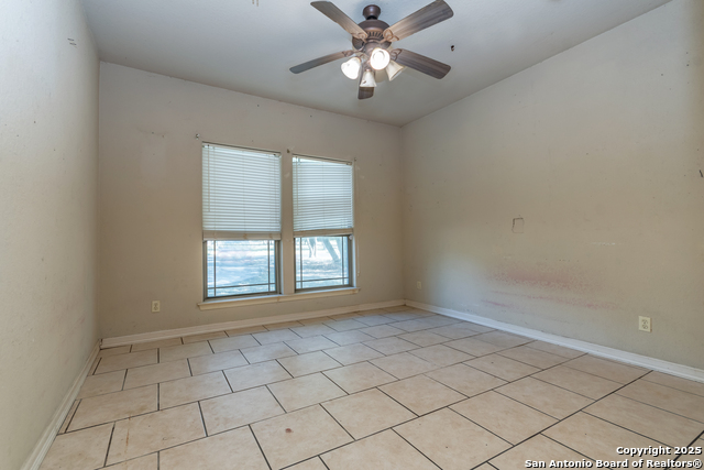 Listing photo id 9 for 681 Rosewood