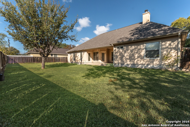 Listing photo id 10 for 681 Rosewood