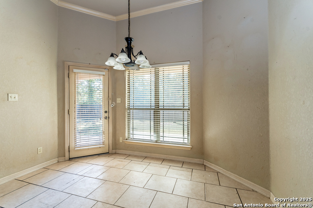 Listing photo id 3 for 681 Rosewood