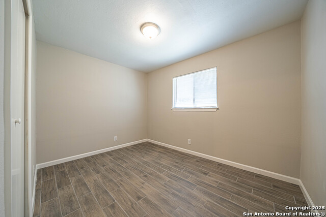 Image 13 of 26 For 7814 Oak Forest