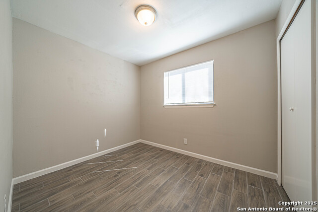 Image 15 of 26 For 7814 Oak Forest