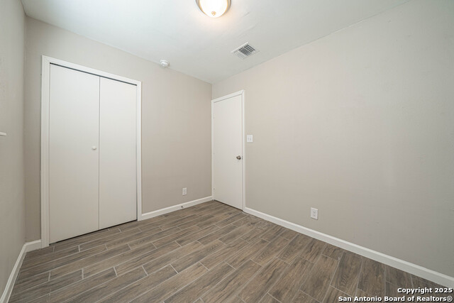 Image 16 of 26 For 7814 Oak Forest