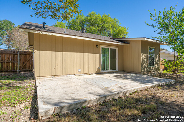 Image 23 of 26 For 7814 Oak Forest