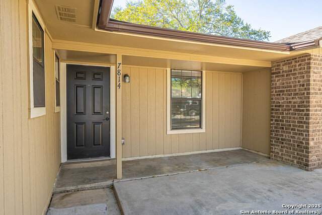 Image 4 of 26 For 7814 Oak Forest