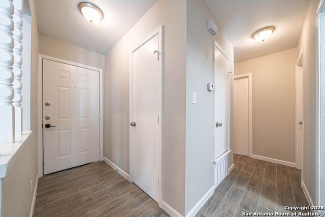 Image 5 of 26 For 7814 Oak Forest