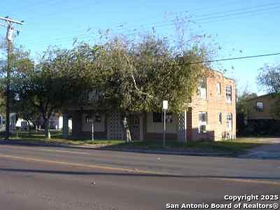 Details for 704 Washington N, Beeville, TX 78102