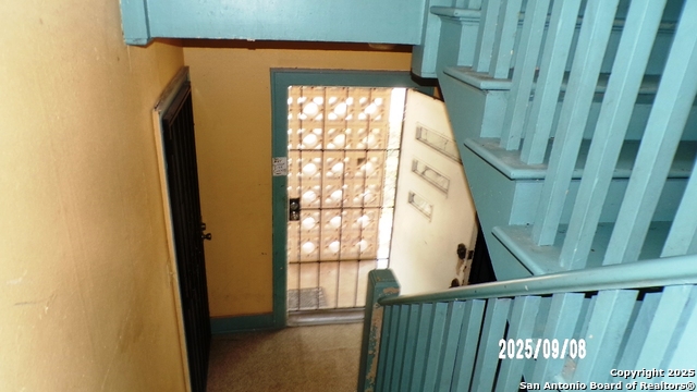 Image 16 of 53 For 704 Washington N