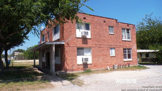 Image 2 of 53 For 704 Washington N